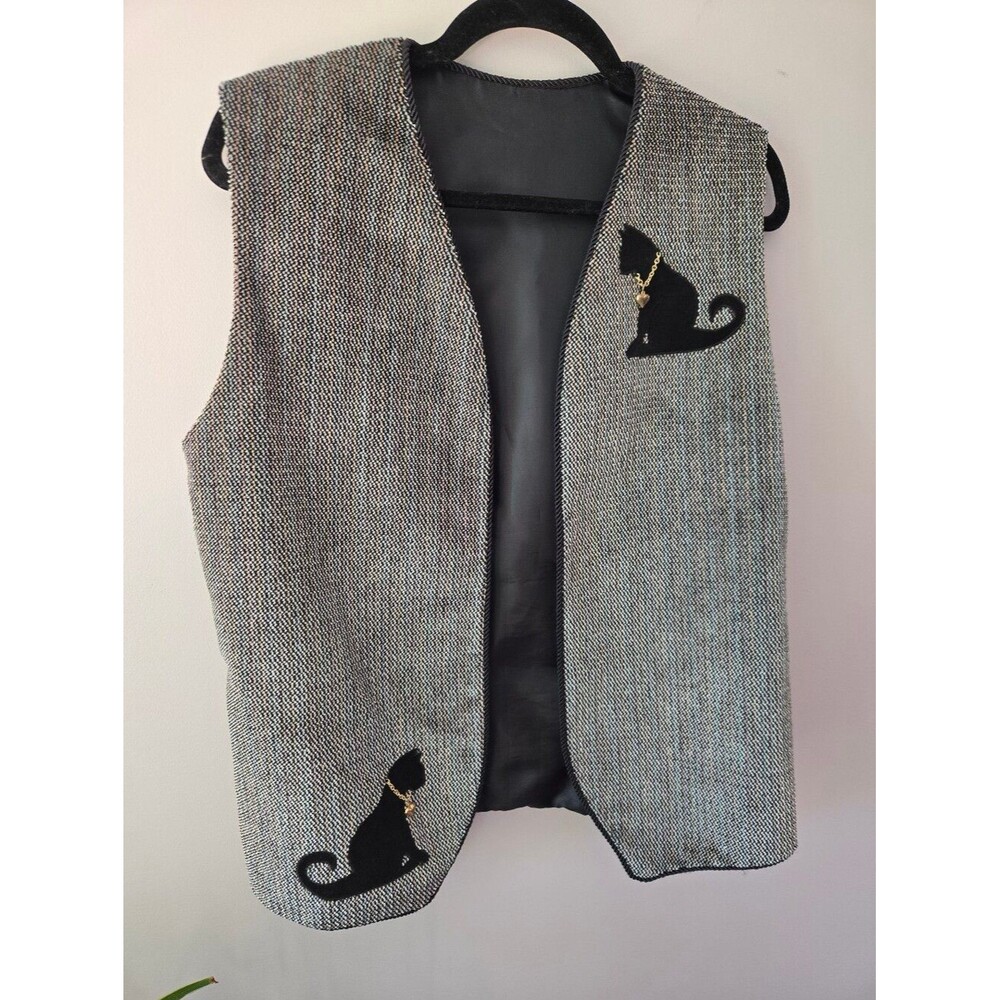 Vintage Black Cat Tweed Vest with Heart Charm Detailing​👵🏼🧶🐈‍⬛☕️
